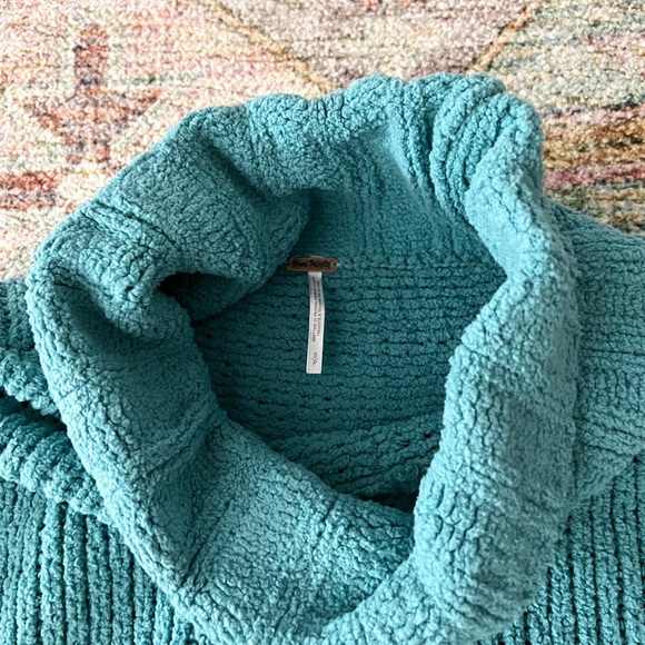 Free People - Picture 4 of 7